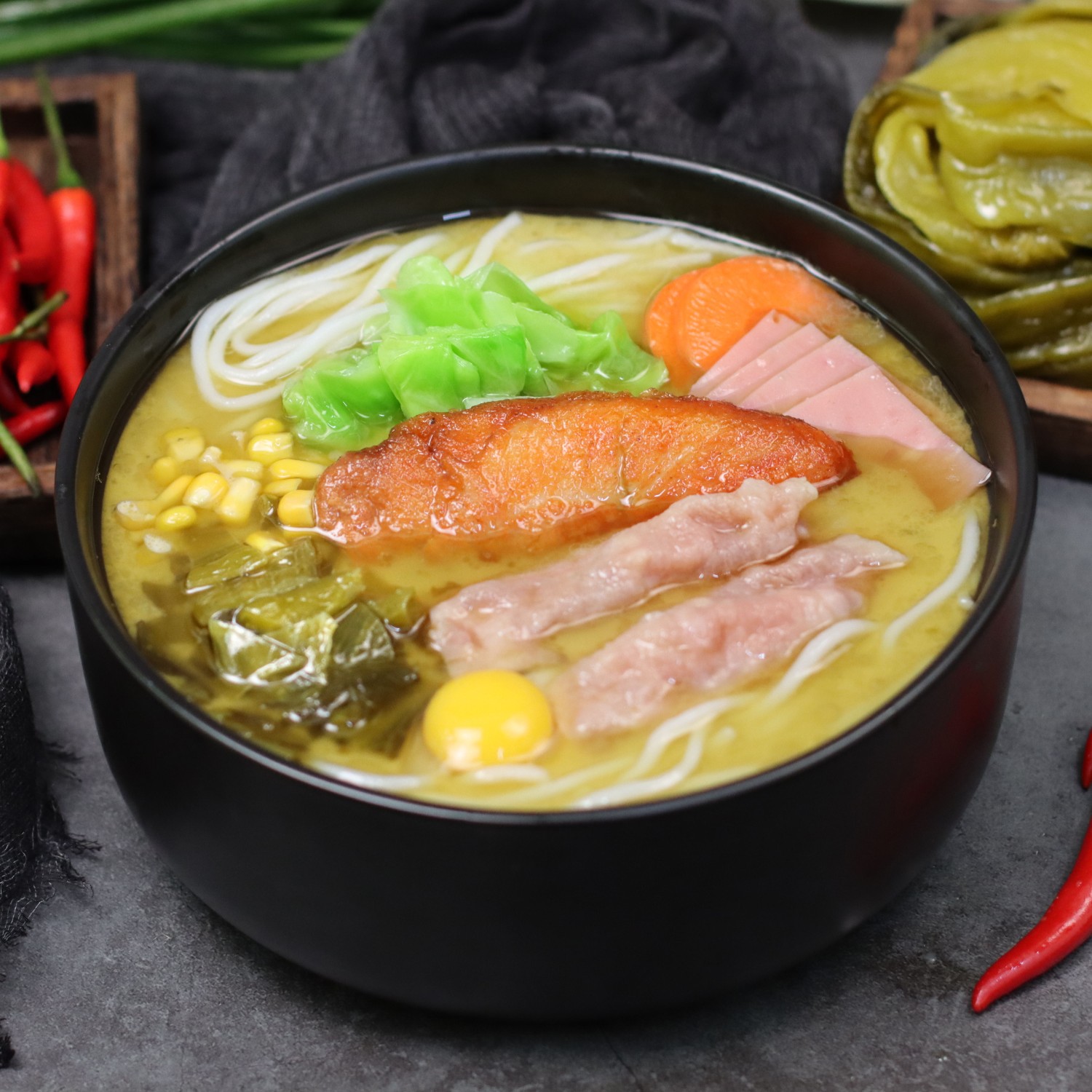 状元米线招商加盟火热进行中,30平方米起可立店,简单好操作,欢迎随时来总部考察,全国合作热线:400-967-2208